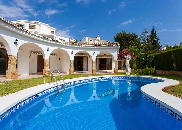 Summer Offers! Fabulous Luxury Villa Near The Beach Sleeps 8