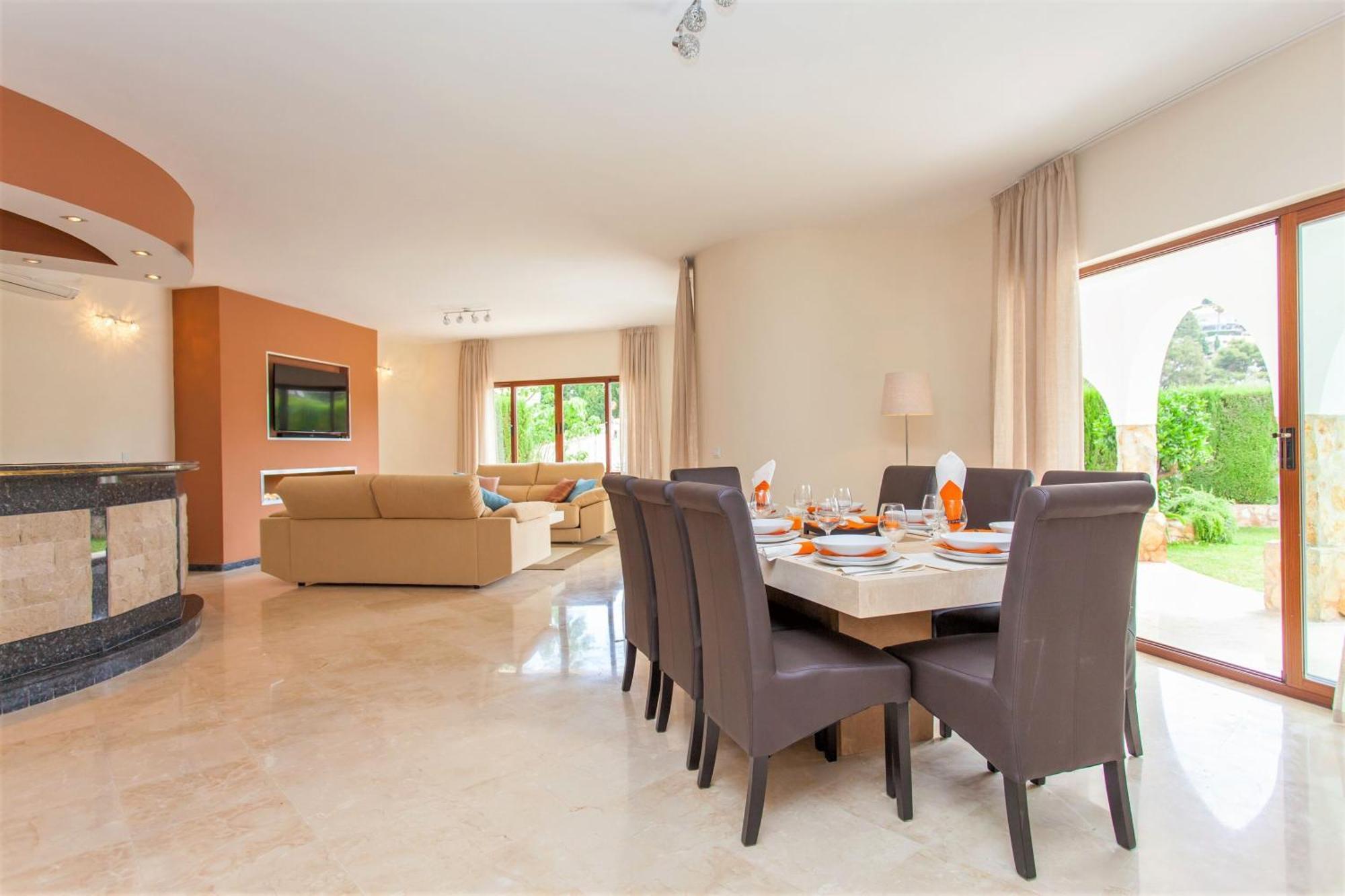 Summer Offers! Fabulous Luxury Near The Sleeps 8 Villa Benalmádena