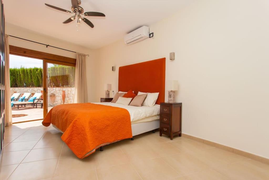 Summer Offers! Fabulous Luxury Near The Sleeps 8 Villa Benalmádena