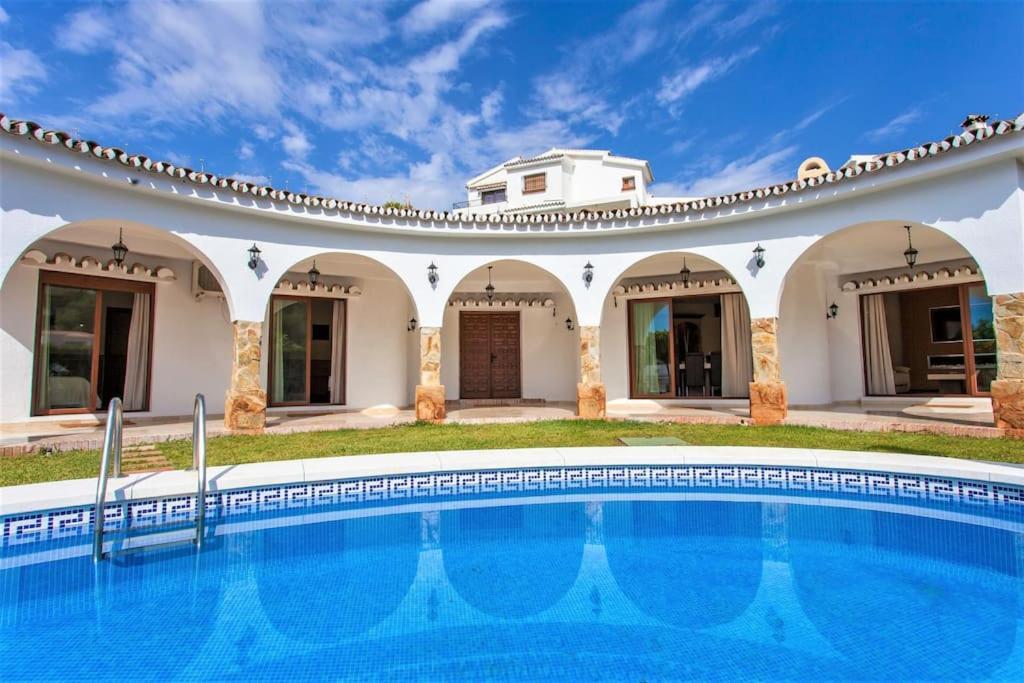 Villa Summer Offers! Fabulous Luxury Near The Sleeps 8 Benalmádena