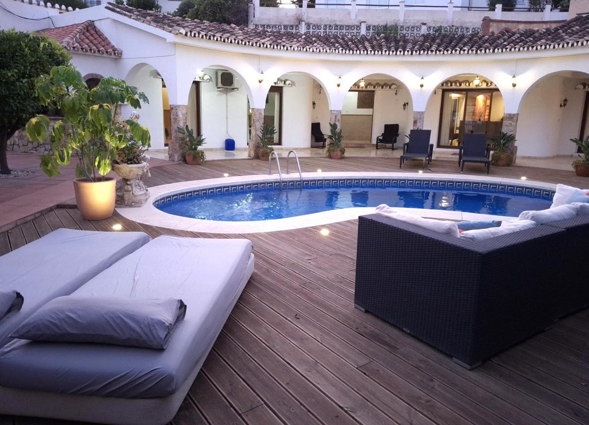 Villa Summer Offers! Fabulous Luxury Near The Sleeps 8 Benalmádena