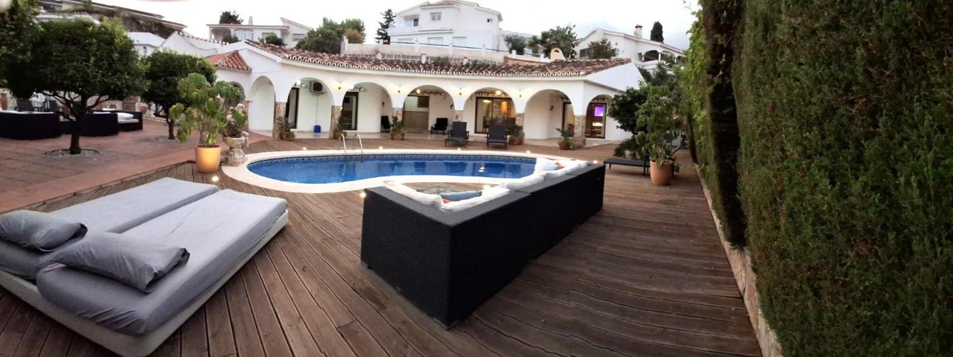 Summer Offers! Fabulous Luxury Near The Sleeps 8 Villa Benalmádena